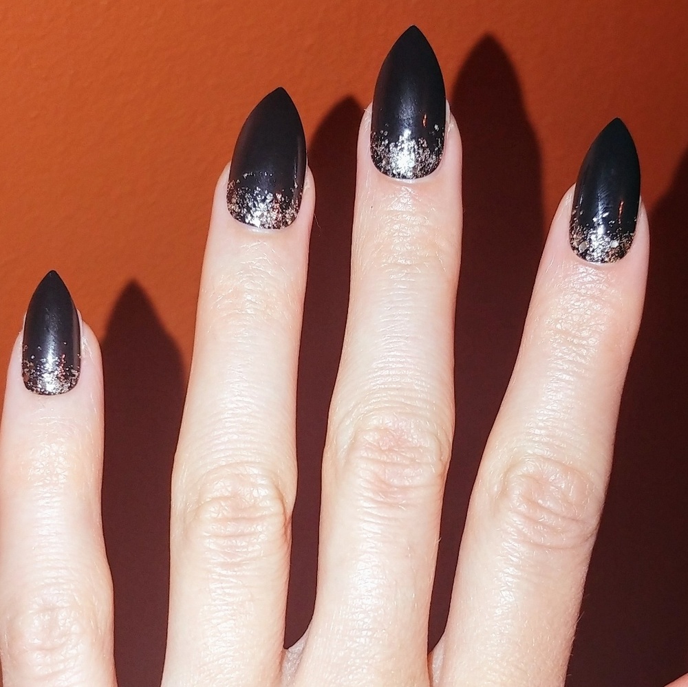 Black press on nails